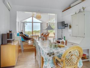 Kuchyň nebo kuchyňský kout v ubytování Holiday Home Carmen - 25m from the sea by Interhome