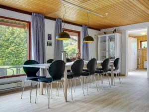 Posezení v ubytování Holiday Home Merita - 1-1km from the sea by Interhome + 24 fotografií