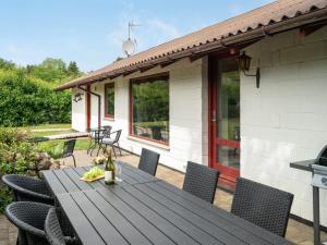 Zahrada ubytování Holiday Home Merita - 1-1km from the sea by Interhome