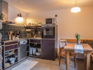 Köök või kööginurk majutusasutuses Apartment David am Buchhammerhof by Interhome