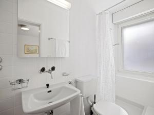 Koupelna v ubytování Apartment Nr-14 Haus Astoria by Interhome