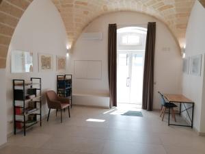 a room with a table and chairs and a window at Antica Dimora B&B Volte D'Ogiva in Altamura