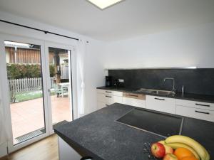 Köök või kööginurk majutusasutuses Apartment Lisa by Interhome