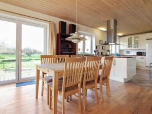 Kuchyň nebo kuchyňský kout v ubytování Apartment Ettie - 6km from the sea by Interhome + 11 fotografií
