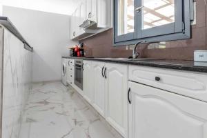 Kuchyň nebo kuchyňský kout v ubytování Casa rural con piscina privada, barbacoa, WIFI y parking incluido