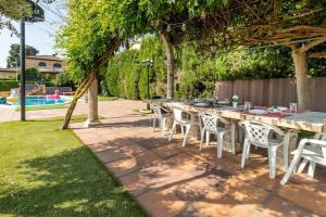 Bazén v ubytování Casa rural con piscina privada, barbacoa, WIFI y parking incluido nebo v jeho okolí