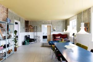 a living room with a table and a couch at 18b Ferielejlighed in Harboør