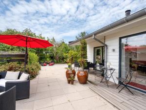 Zahrada ubytování Holiday Home Biorn - 70m from the sea by Interhome