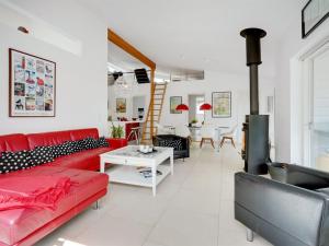 Posezení v ubytování Holiday Home Biorn - 70m from the sea by Interhome