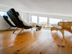 Posezení v ubytování Holiday Home Biorn - 70m from the sea by Interhome