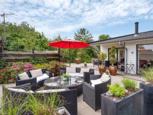 Zahrada ubytování Holiday Home Biorn - 70m from the sea by Interhome