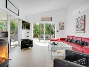 Posezení v ubytování Holiday Home Biorn - 70m from the sea by Interhome