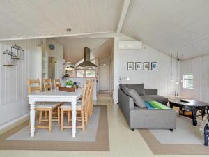 Posezení v ubytování Holiday Home Dyrken - 200m from the sea by Interhome + 26 fotografií