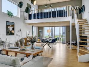 un salon avec un escalier en colimaçon dans un loft dans l'établissement Holiday Home Anny - 100m from the sea in Funen by Interhome, à Asperup