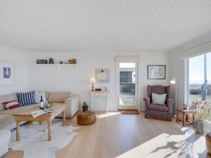 Posezení v ubytování Holiday Home Pellervo - 20m from the sea by Interhome