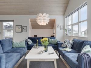 Posezení v ubytování Holiday Home Thorwith - 150m from the sea by Interhome