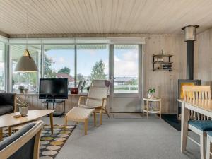 TV i/ili multimedijalni sistem u objektu Holiday Home Fita - 300m from the sea in Funen by Interhome