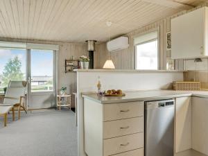 Kuchyň nebo kuchyňský kout v ubytování Holiday Home Fita - 300m from the sea by Interhome