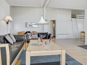 Posedenie v ubytovaní Holiday Home Arnwith - 20m from the sea in Funen by Interhome