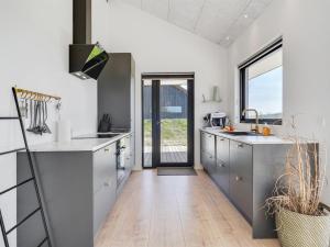 Kuchyň nebo kuchyňský kout v ubytování Holiday Home Haley - 150m from the sea by Interhome + 17 fotografií