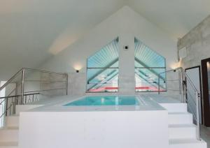 a swimming pool in the middle of a building at Maisons de Vacances Azur en Ardenne in Durbuy