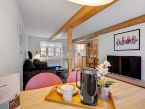 cocina y sala de estar con mesa y cafetera en Holiday Home Marilena - 300m from the sea in Funen by Interhome en Rudkøbing