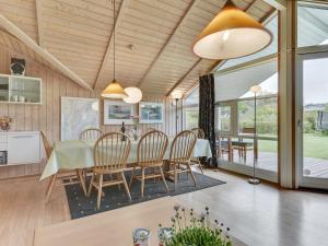 Posezení v ubytování Holiday Home Tore - 200m from the sea by Interhome