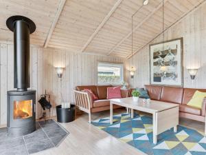 Posezení v ubytování Holiday Home Tore - 200m from the sea by Interhome