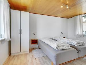 Postel nebo postele na pokoji v ubytování Holiday Home Emin - 100m from the sea by Interhome