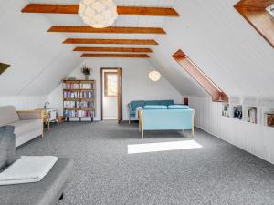 Posezení v ubytování Holiday Home Emin - 100m from the sea by Interhome