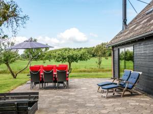 Zahrada ubytování Holiday Home Emin - 100m from the sea by Interhome