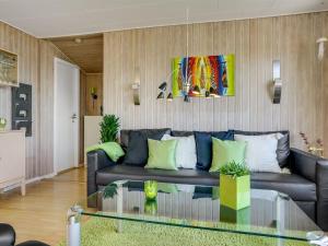 Posezení v ubytování Holiday Home Jenvold - 300m to the inlet by Interhome