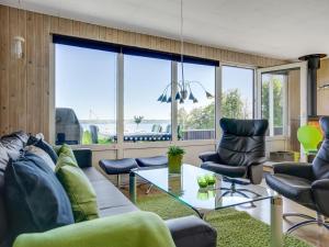Posezení v ubytování Holiday Home Jenvold - 300m to the inlet by Interhome