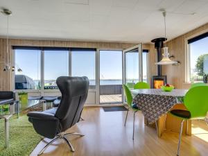Posezení v ubytování Holiday Home Jenvold - 300m to the inlet by Interhome