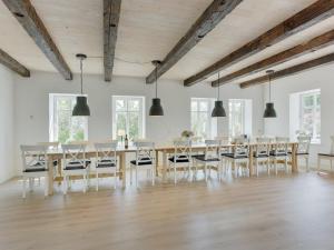 Restaurace v ubytování Holiday Home Guthorm by Interhome