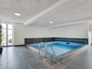 Bazén v ubytování Holiday Home Guthorm by Interhome nebo v jeho okolí
