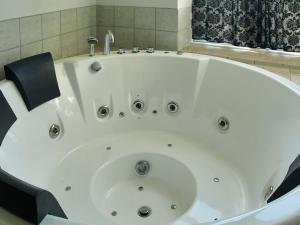 Bilik mandi di Apartment Thia - 4km to the inlet by Interhome +14 gambar