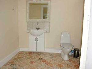 Bilik mandi di Apartment Thia - 4km to the inlet by Interhome