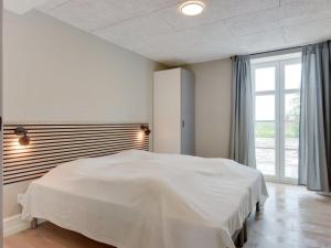 Postel nebo postele na pokoji v ubytování Holiday Home Guthorm by Interhome