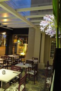 Restaurant o un lloc per menjar a Ambit Boulevard Hotel Boutique