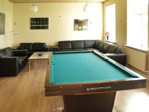 Meja biliard di Apartment Thia - 4km to the inlet by Interhome