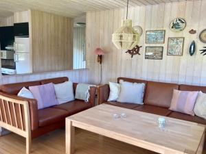 een woonkamer met een bank en een salontafel bij Holiday Home Alexander - 900m from the sea in SE Jutland by Interhome in Hejls