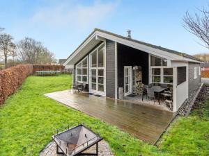 Zahrada ubytování Holiday Home Holmwith - 200m from the sea by Interhome