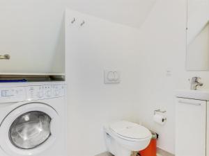 Kupatilo u objektu Apartment Joar - 5m to the inlet by Interhome