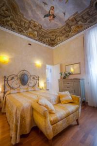 Postel nebo postele na pokoji v ubytování Hotel Palazzo dal Borgo