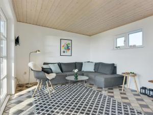 Posezení v ubytování Holiday Home Kaapo - 300m from the sea by Interhome