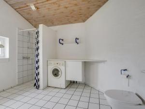 Koupelna v ubytování Holiday Home Bosi - 28km from the sea by Interhome