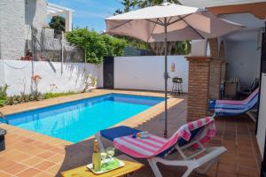 Bazén v ubytování Nerja Paradise Rentals - Villa Las Dalias nebo v jeho okolí