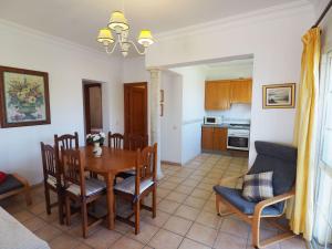 Kuchyňa alebo kuchynka v ubytovaní Nerja Paradise Rentals - Villa Los Girasoles
