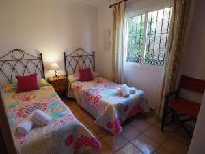 Posteľ alebo postele v izbe v ubytovaní Nerja Paradise Rentals - Villa Los Girasoles